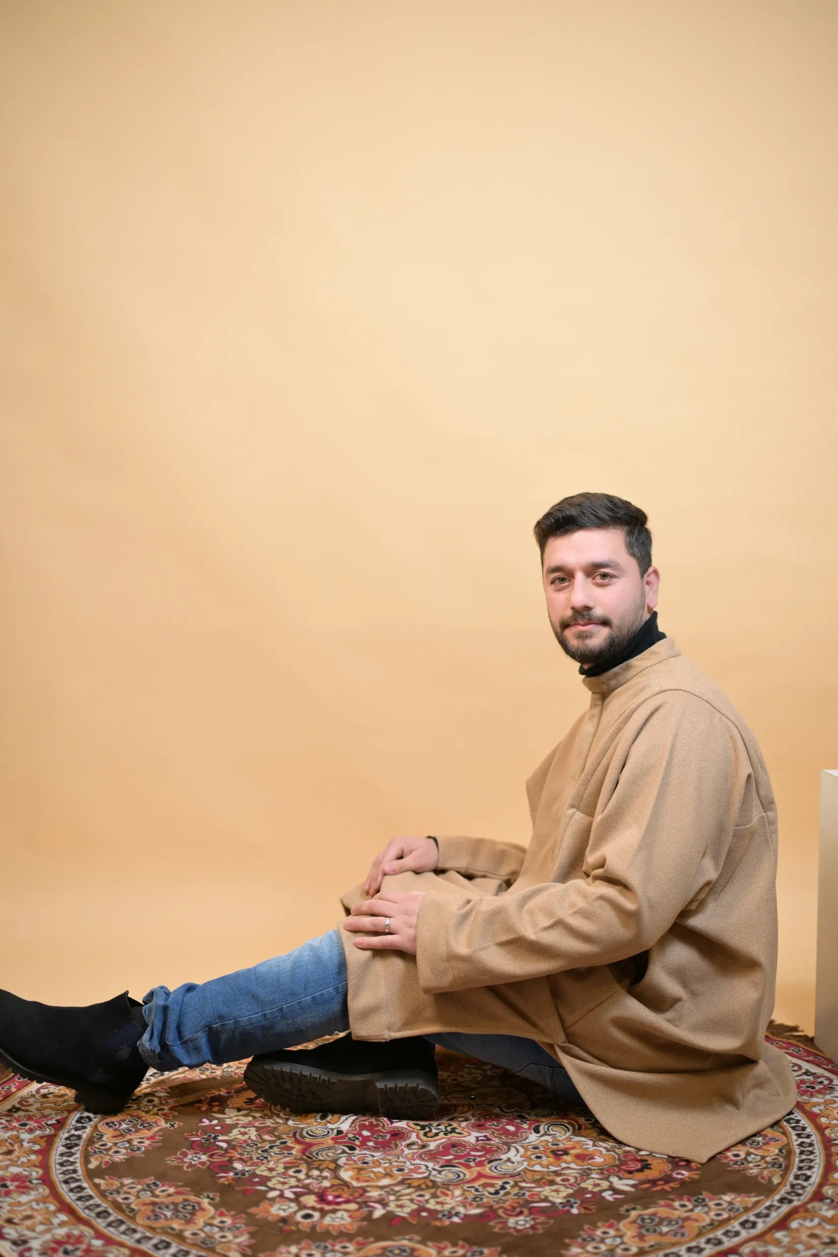 Creme Dotted Kashmiri Pheran