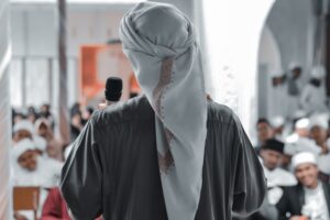 a muslim man wearing a thobe and rumaal